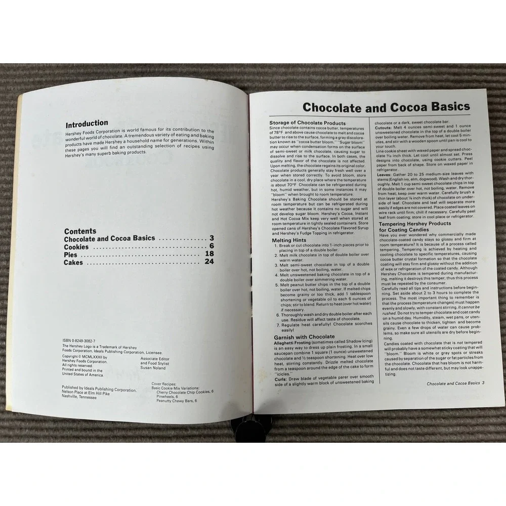 Vintage 1982 Hershey's Chocolate Cookbook Ideals Publishing Baking Recipes 80s